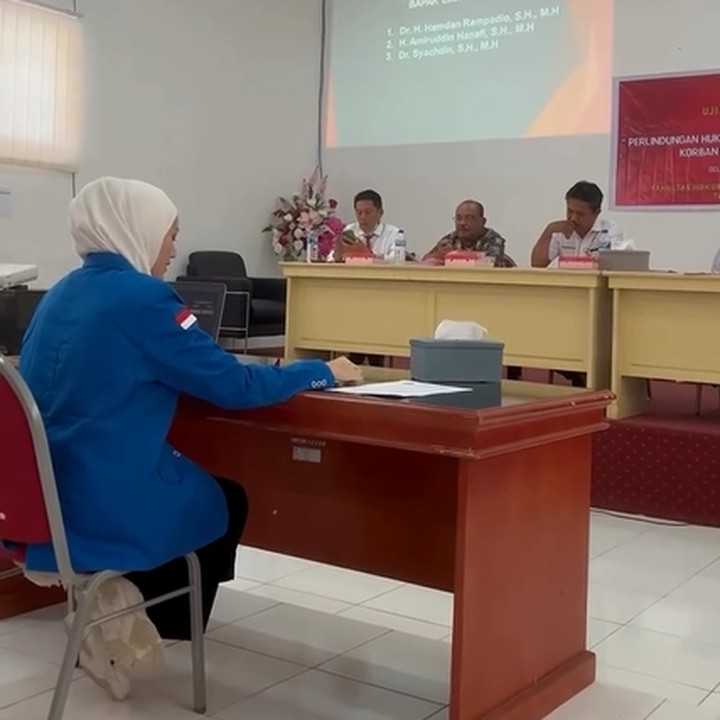 <p>Belum lama ini, Adelia Wilhelmina membagikan postingan terbaru soal lulus S1 kuliah Hukum di akun Instagram pribadi. (Foto: Instagram @adeliapasha)<br /><br /><br /></p>