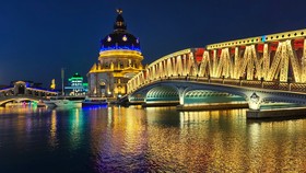 Eksplorasi 3 Aktivitas Fotografi Malam Hari dengan vivo V30e