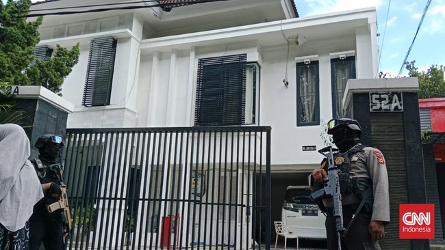Tim KPK Gelar Penggeledahan di Makassar dengan Pengawalan Polisi