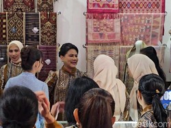 4 Jam di Expo Dekranas, Rombongan Iriana Borong Belanjaan Puluhan Juta