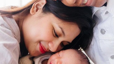 img-title Akhirnya Indah Permatasari Spill Wajah Anak, Parasnya Langsung Jadi Sorotan