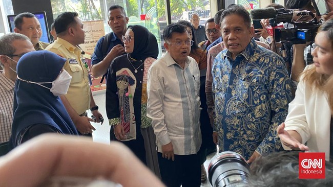 Mantan Wapres Jusuf Kalla akan menjadi saksi meringankan untuk terdakwa korupsi pengadaan LNG tahun 2011-2021, Karen Agustiawan di PN Jakpus.
