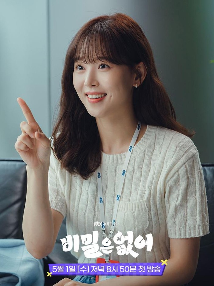 Aktris cantik Kang Han Na bertransformasi sebagai On Woo Jo dalam Frankly Speaking (2024). Ia merupakan sosok pekerja keras yang ingin membuat berbagai program TV menarik./ Foto: instagram.com/jtbcdrama