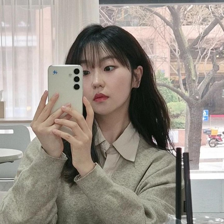 <p>Karena wajahnya yang imut serta aktingnya yang bagus, Seo Hye Won sering memainkan peran anak sekolahan, Bun. Ia juga pernah memerankan karakter siswi SMA di film horor <em>Whispering Corridors 6: The Humming</em>. (Foto: Instagram @s_wisdom_1)</p>