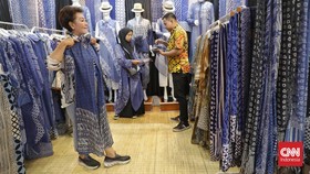 FOTO: Pesona Elok Kain Tradisional di Pameran Adi Wastra Nusantara