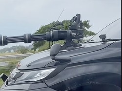 Viral Pajero Sport Pakai Aksesori Senapan Mesin di Kap Mobil