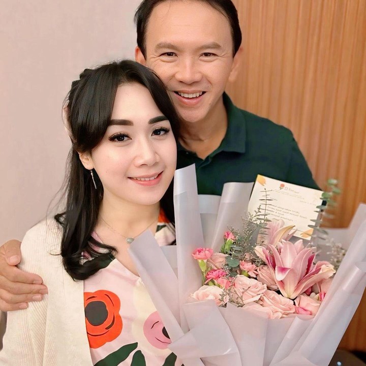 <p>Ahok juga meninggalkan pesan romantis untuk sang istri yang tengah berulang tahun. Pria kelahiran 29 Juni 1966 itu mengatakan bahwa Puput adalah penolongnya yang setia. "Selamat ulang tahun, istriku. Terima kasih sudah menjadi Bunda Yosafat & Sarah yang baik serta menjadi penolongku yang setia." (Foto: Instagram @basukibtp)</p>