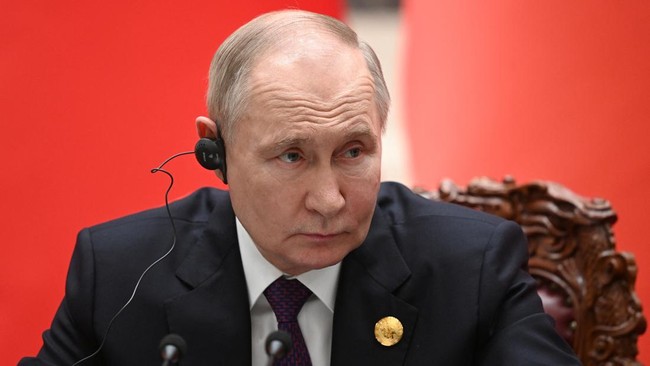 Usai ke Korut, Presiden Rusia Vladimir Putin melanjutkan kunjungannya selama dua hari ke Vietnam.