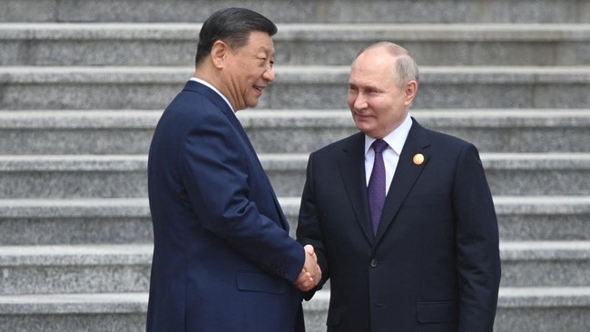 China terang-terangan menyatakan pihaknya saat ini sedang menggelar latihan militer bersama Rusia di sepanjang pantai selatannya.