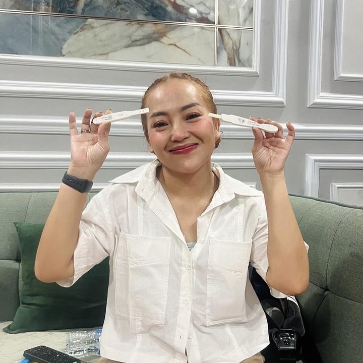 <p>Telah berusia 37 tahun, Mpok Alpa tak menyangka akan jalani kehamilan ganda atau hamil anak kembar. Saat ini, usia kandungannya juga sudah mencapai 4 bulan lebih. Meski begitu, ia masih sanggup untuk banyak beraktivitas. (Foto: Instagram @nina_mpokalpa).</p>