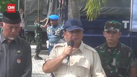 VIDEO:Datangi Padang, Prabowo Salurkan Sumbangan Korban Banjir Bandang