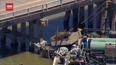 VIDEO: Kapal Tongkang Tabrak Jembatan di Texas, Minyak Bocor ke Laut
