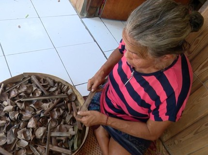 Perajin Bambu Disabilitas Berjuang Melampaui Keterbatasan Fisik