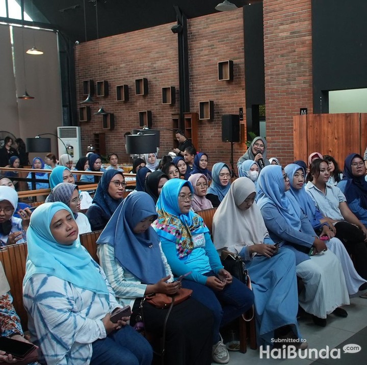 <p>Dalam hal ini, tabungan Tora menjadi pilihan yang tepat untuk menyimpan uang Si Kecil. Sebab, tabungan tersebut memiliki beragam keunggulan. “Tabungan Tora memiliki manfaat luar biasa, yaitu biaya admin gratis, transfer ke bank lain gratis setiap bulan <em>free</em> 10 kali, bisa mengambil uang tunai gratis di atm bersama,” ujar Branch Management Division Head, Veronika. (Foto: HaiBunda/Andri Ziauddin)</p>