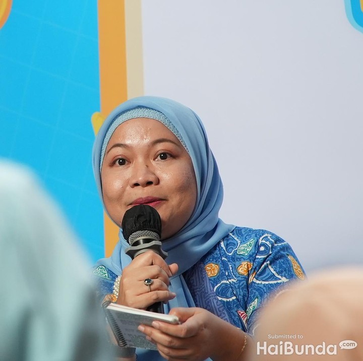 <p><em>Talk show</em> dengan tema "Bangun Masa Depan Si Kecil dengan Edukasi Keuangan" ini menghadirkan <em>Financial Planner,</em> Erlina Juwita, CFP, yang membagikan edukasi seputar tips mengenalkan keuangan pada anak agar bisa menabung dan investasi. (Foto: HaiBunda/Andri Ziauddin)</p>