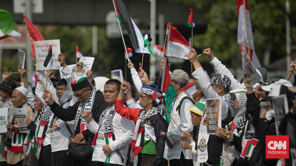FOTO: Massa Aqsa Gelar Aksi Bela Palestina di Kedubes AS Jakarta