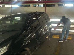 Penampakan Mobil Dokter RS di Koja Usai 3 Ban Dicuri Sindikat Maling