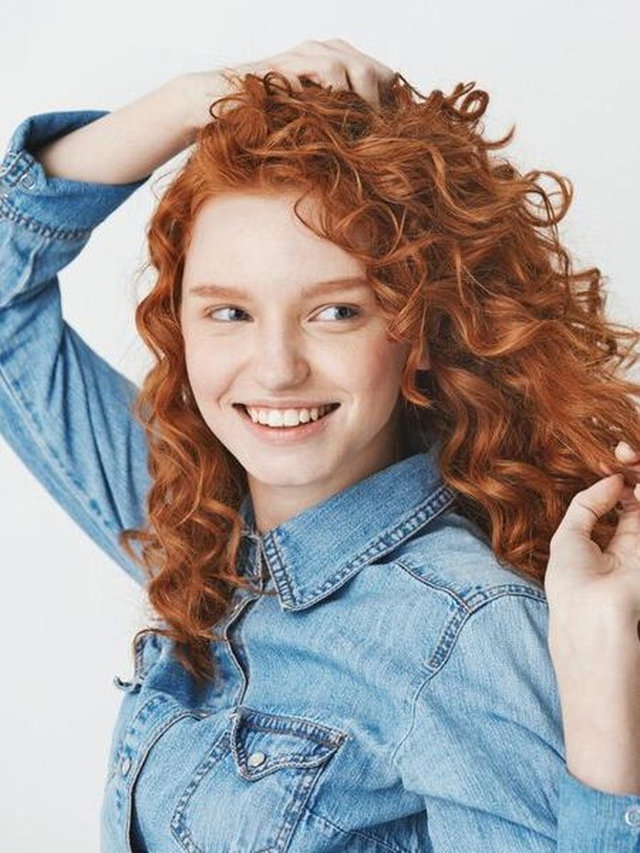 Rambut keriting memiliki tiga jenis, mulai dari wavy yang berarti bergelombang, curly yaitu ikal, dan terakhir coily yang artinya keriting rapat. Selain itu, rambut keriting memiliki beberapa subkategori.