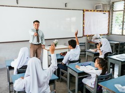 Kemdikdasmen Beberkan Alasan Sekolah Rakyat Rekrut Guru Fresh Graduate