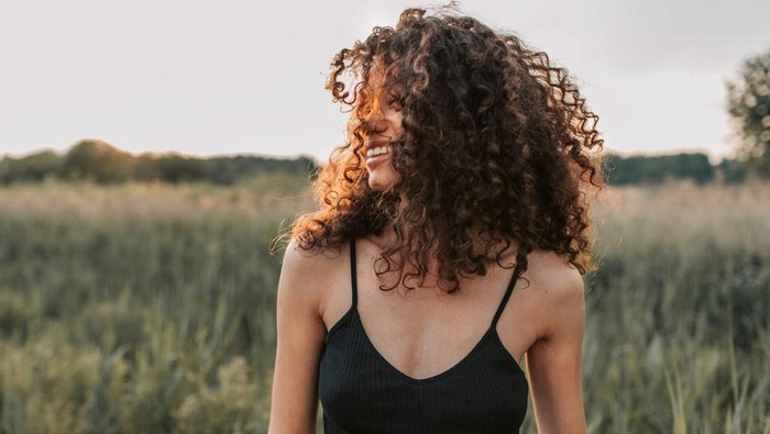 img-title Tertarik Hair Perm? Yuk Ketahui Dulu 4 Dampak Buruknya Sebelum Mencoba!