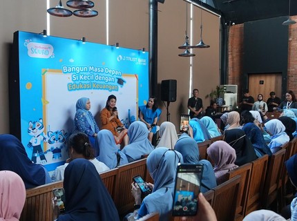 7 Potret Serunya Talkshow HaiBunda Squad x J TRUST Bank, Bagikan Tips Kelola Dana Pendidikan Anak