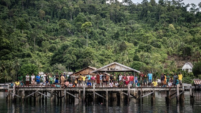 Pemerintah tengah membangun dua gudang logistik di Distrik Sinak dan Agandugume, Kabupaten Puncak, Papua Tengah.