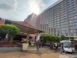 Banyak dari Kementerian, Hotel Sultan Masih Terima Kunjungan Meski Akses Dibeton