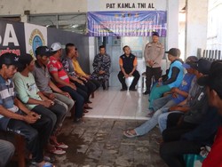 Polisi Beri Penyuluhan ke Nelayan Kota Pasuruan Soal Larangan Bom Ikan