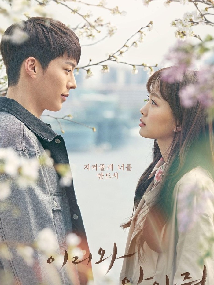 Come and Hug Me menjadi drama pertama di mana Jang Ki Yong berperan sebagai pemeran utama. Serial ini merupakan kisah misteri romantis yang berlangsung selama 12 tahun antara Yoo Na Moo dan Gil Nak Won.