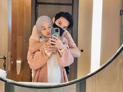 7 Potret Dinda Hauw dan Rey Mbayang yang Selalu Mesra, Disebut Pasangan Saleh & Salihah