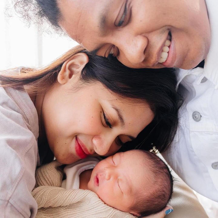 <p>"<em>Alhamdulillah</em> hari ini usia bertambah lagi. Banyak hal yang harus disyukuri, tapi terutama berkah karunia sebagai seorang Ibu yang benar-benar mendewasakan aku. Semoga diri ini selalu sehat, kuat, dan bahagia bersama kalian," ujar Indah. (Foto: Instagram: @indahpermatas)</p>