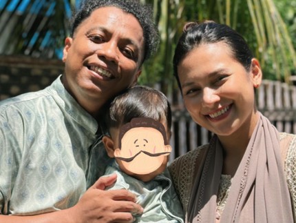 5 Bunda Seleb yang Sempat Sembunyikan Wajah Anak, Indah Permatasari hingga Mutia Ayu