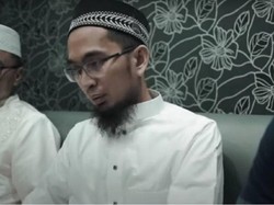 Penjelasan Ustaz Adi Hidayat soal Hukum Memegang Babi Dalam Islam