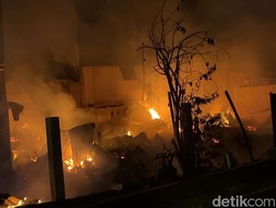 9 Rumah di Bawah Flyover Manahan Solo Terbakar, Diduga Akibat Korsleting