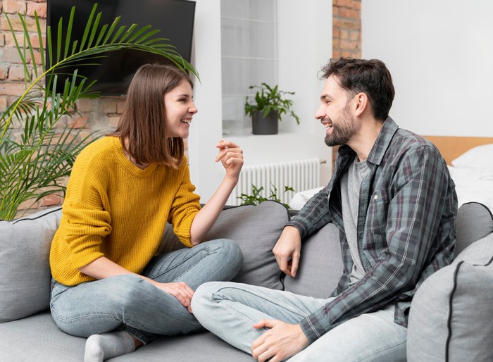 Si Paling Suka Curhat! 4 Zodiak Ini Butuh Pasangan yang Bisa Jadi Pendengar yang Baik/Foto: Freepik Si Paling Suka Curhat! 4 Zodiak Ini Butuh Pasangan yang Bisa Jadi Pendengar yang Baik/Foto: Freepik