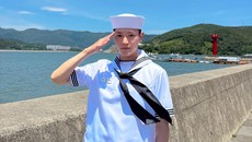 Taeyong NCT Sapa Fan Usai Tuntaskan Latihan Dasar Militer