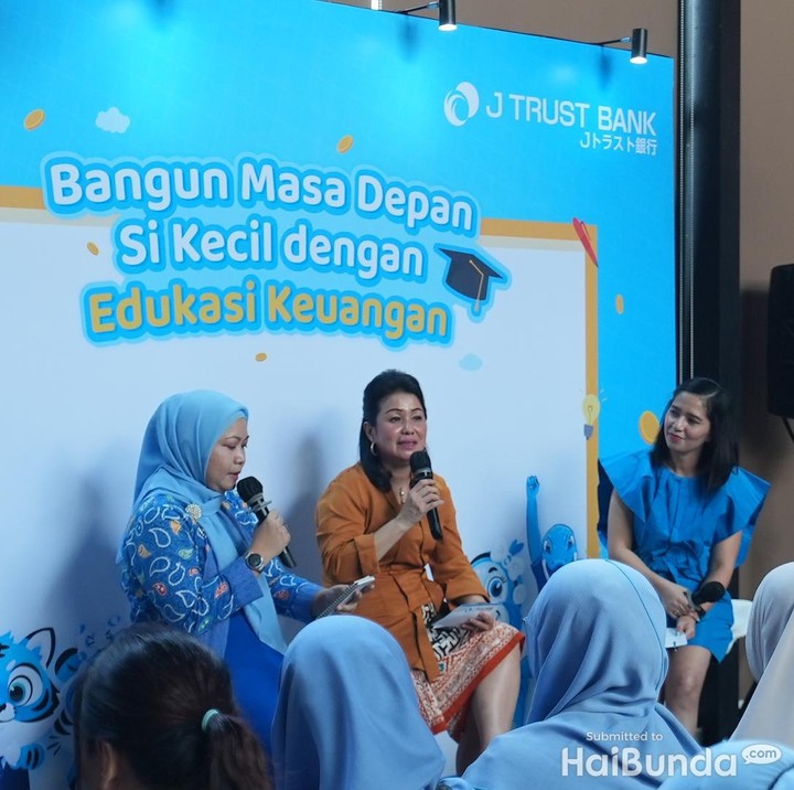<p>Pada kesempatan ini, Erlina mengatakan orang tua juga perlu memperhatikan usia Si Kecil sebelum mulai membahas keuangan dengan anak. Dengan begitu, Bunda bisa menentukan cara yang efektif untuk mengenalkan keuangan sejak dini. (Foto: HaiBunda/Andri Ziauddin)</p>