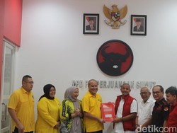 Ijeck Ambil Formulir Bacalon Gubsu ke PDIP Sumut