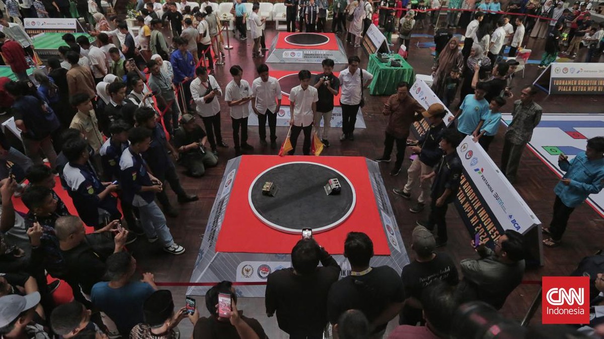 FOTO: Adu Canggih Robot Made in Indonesia di Padepokan Silat TMII