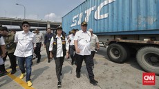 FOTO: Aksi Sri Mulyani Cs Bebaskan 26 Ribu Kontainer dari Pelabuhan