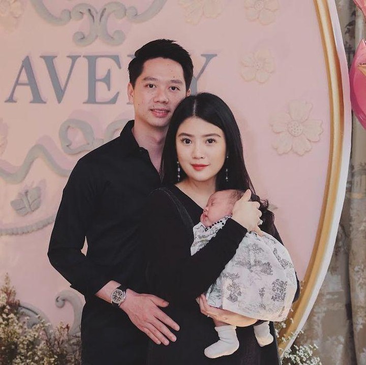 <p>Sejak menikah, kehidupan Valencia dan Kevin jauh dari dorotan kamera. Keduanya hanya membagikan momen kebersamaan di media sosial, termasuk kabar kelahiran sang putri. (Foto: Instagram @valenciatanoe/ @kevin_sanjaya)</p>