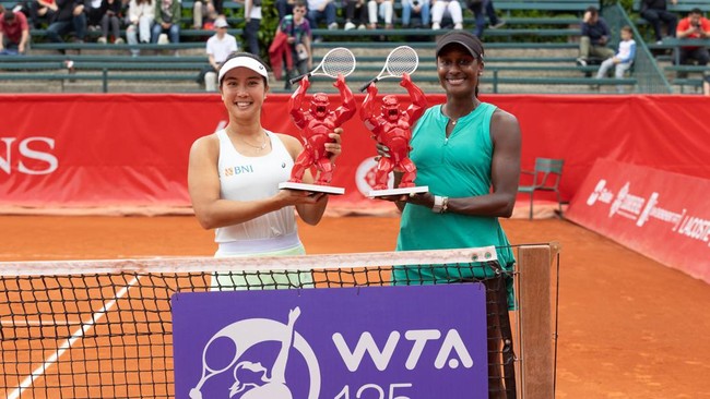 Pemain Tenis Indonesia Aldila Sutjiadi Catatkan Sejarah dengan Memenangkan WTA 125 Trophee Clarins di Paris