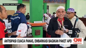 VIDEO: Antisipasi Cuaca Panas, Embarkasi Bagikan Paket APD