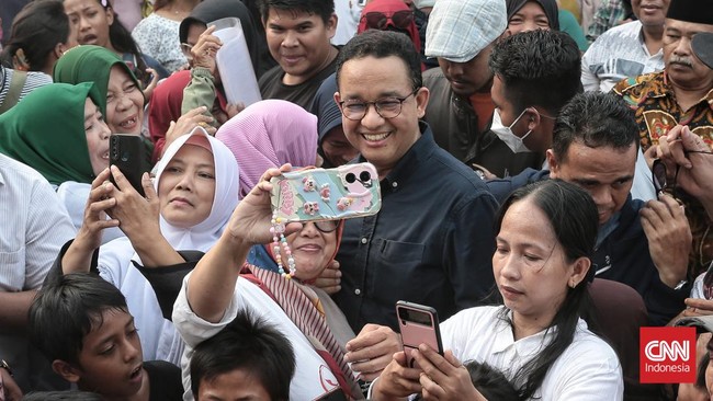 Koordinator Relawan, Awalil Rizky mengatakan ada sekitar 21 simpul relawan nan ikut deklarasi mendukung Anies Baswedan di Pilkada Jakarta.