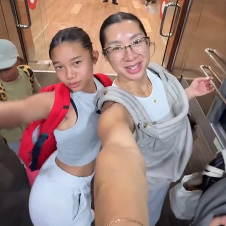 <p>Apa yang Jennifer Bachdim lakukan memang tidak mudah dan untungnya semua berjalan dengan lancar, "Kami berhasil! Denpasar menuju Lisbon," katanya. Bunda pernah memiliki pengalaman yang mirip dengan Jennifer Bachdim? (Foto: Instagram @jenniferbachdim)</p>