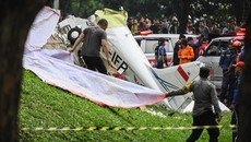 Polisi Mulai Evakuasi Bangkai Pesawat Jatuh di BSD City