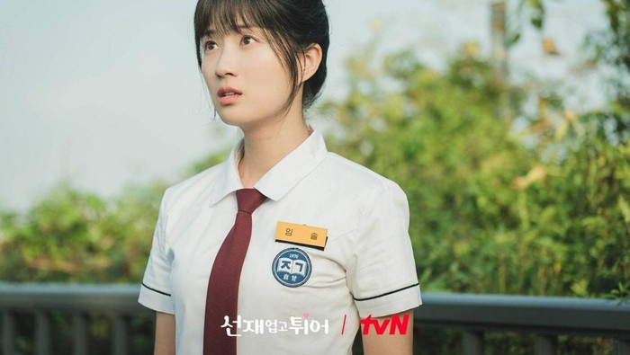 img-title Sukses Bintangi Drakor 'Lovely Runner', Aktris Kim Hye Yoon Disebut sebagai 'Rising Star TV'!