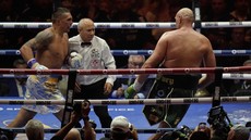 Haye Semprot Wasit, Usyk Harusnya Menang KO atas Tyson Fury