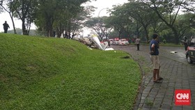 3 Korban Tewas Pesawat Jatuh di BSD Dibawa ke RS Polri
