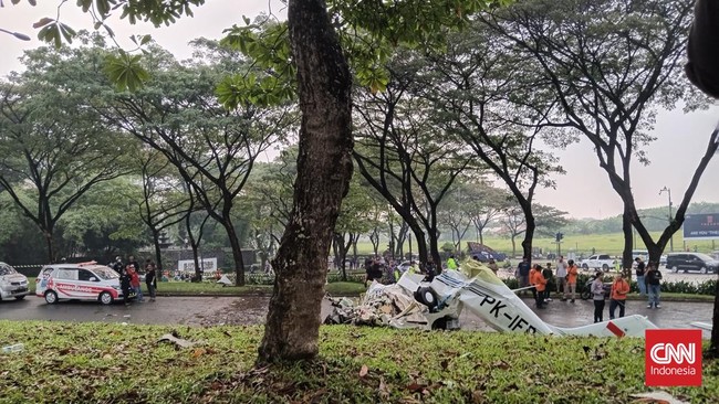 Sempat ada sinyal darurat sesaat sebelum pesawat jatuh di BSD City, Tangerang Selatan.